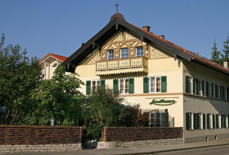 Landhaus Hotel โวลฟรัทส์เฮาเซิน ภายนอก รูปภาพ