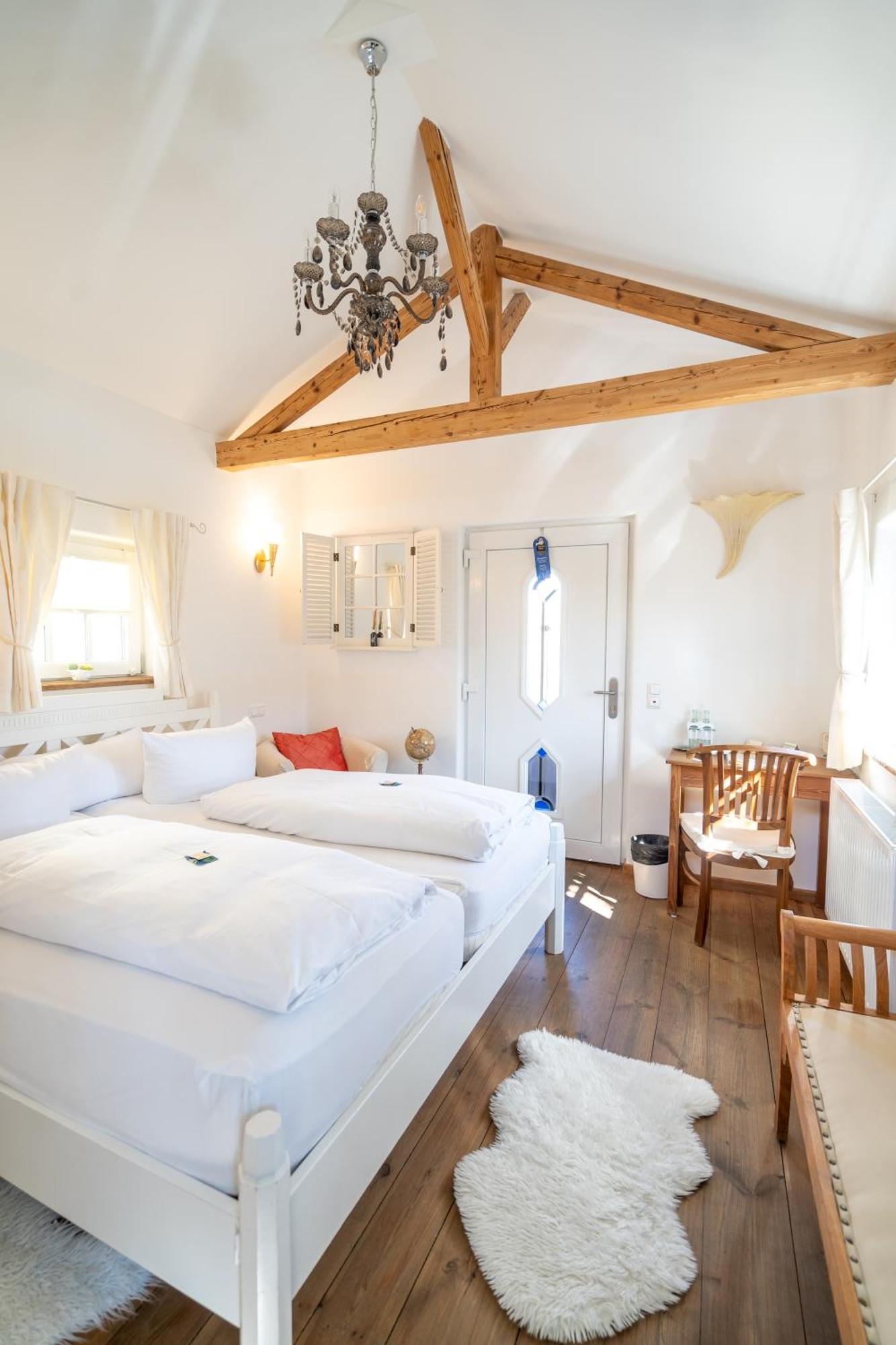 Landhaus Hotel โวลฟรัทส์เฮาเซิน ภายนอก รูปภาพ