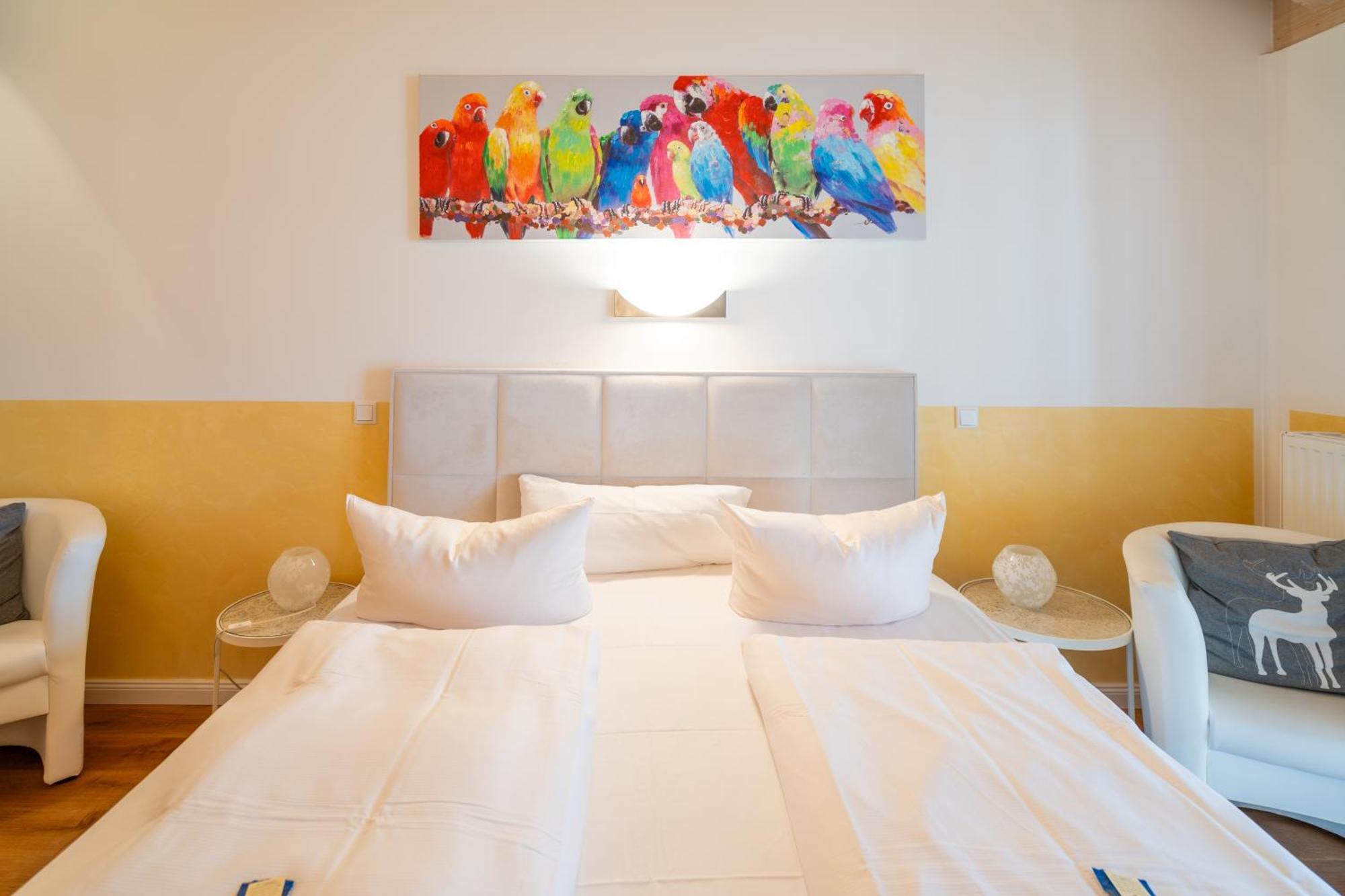 Landhaus Hotel โวลฟรัทส์เฮาเซิน ภายนอก รูปภาพ