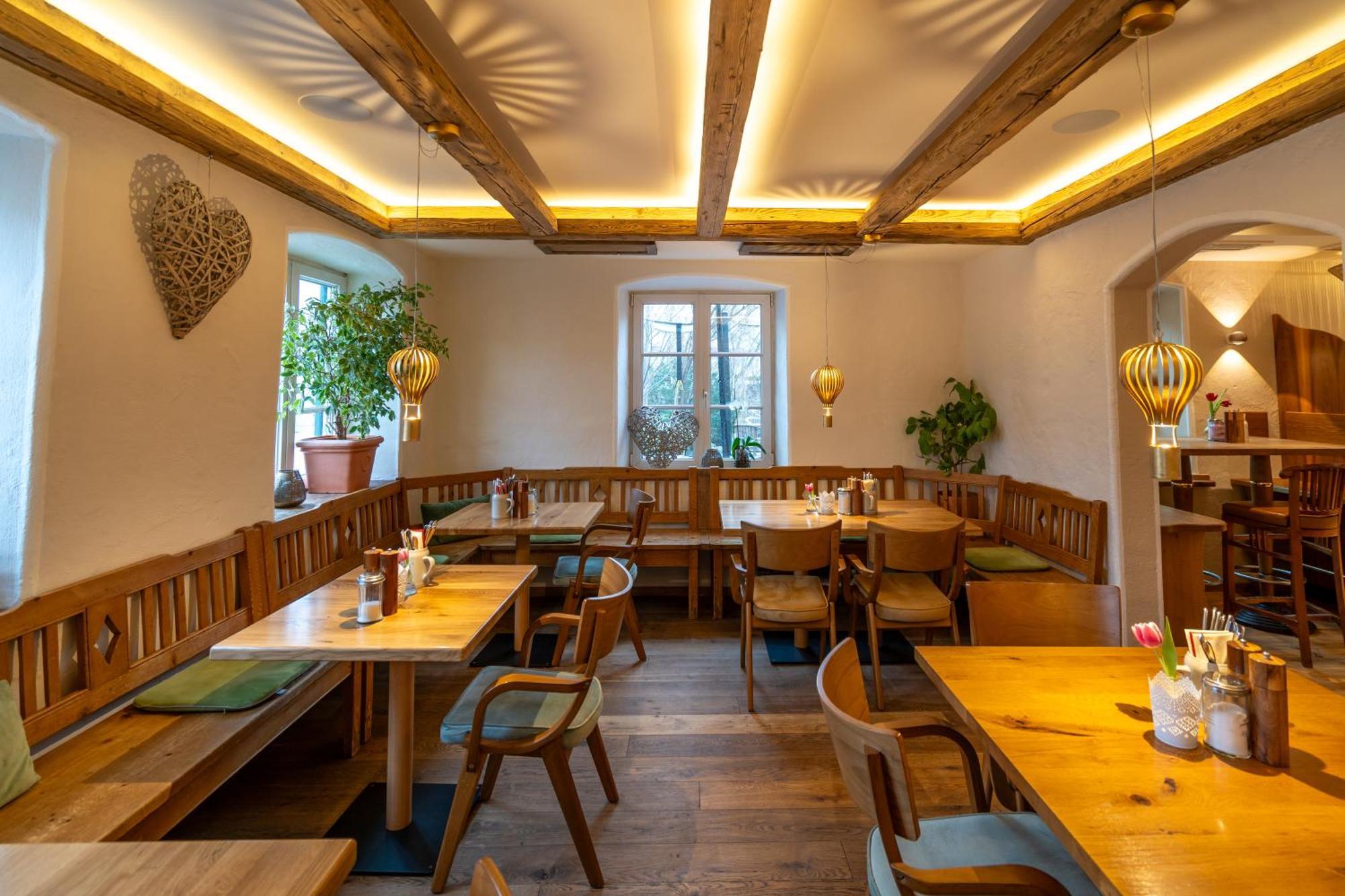Landhaus Hotel โวลฟรัทส์เฮาเซิน ภายนอก รูปภาพ