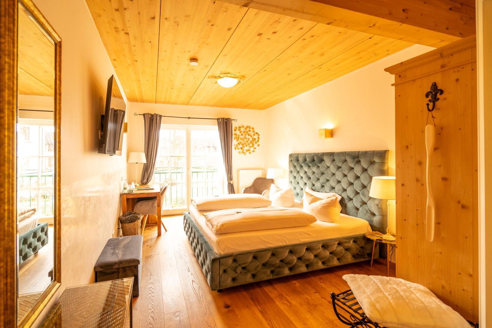 Landhaus Hotel โวลฟรัทส์เฮาเซิน ภายนอก รูปภาพ