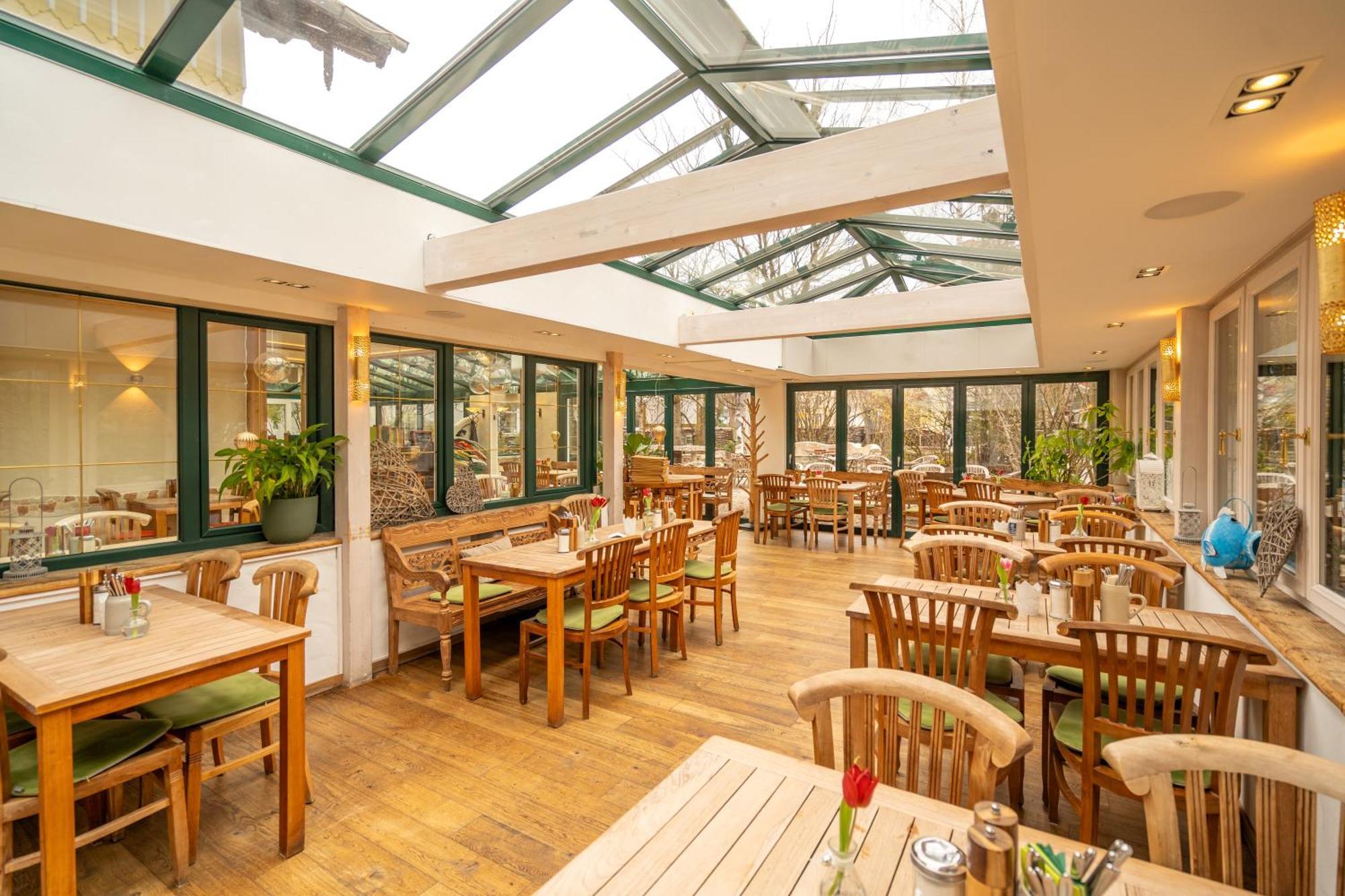 Landhaus Hotel โวลฟรัทส์เฮาเซิน ภายนอก รูปภาพ