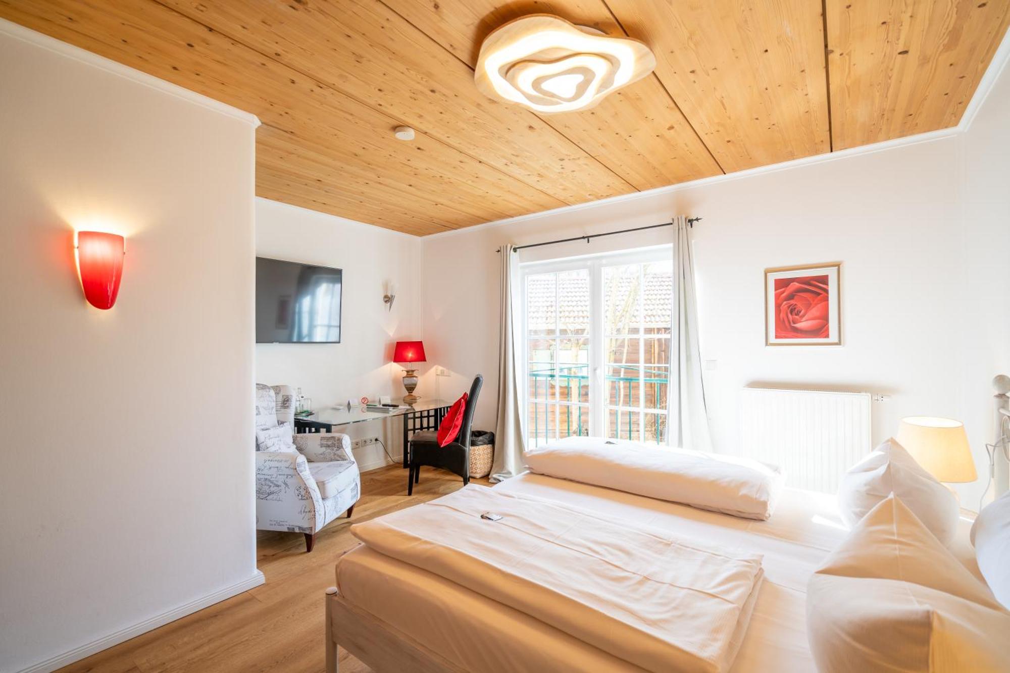 Landhaus Hotel โวลฟรัทส์เฮาเซิน ภายนอก รูปภาพ