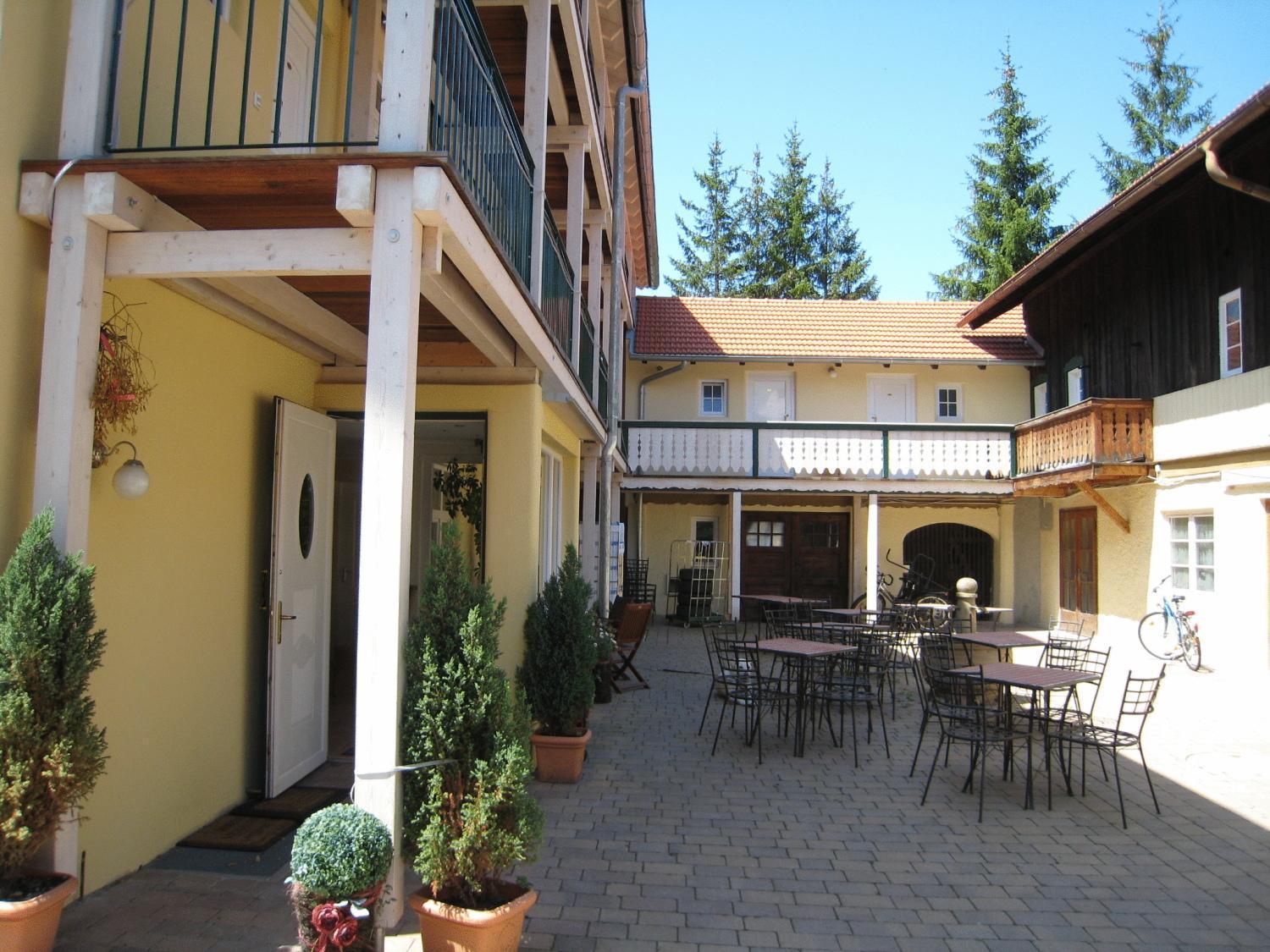 Landhaus Hotel โวลฟรัทส์เฮาเซิน ภายนอก รูปภาพ