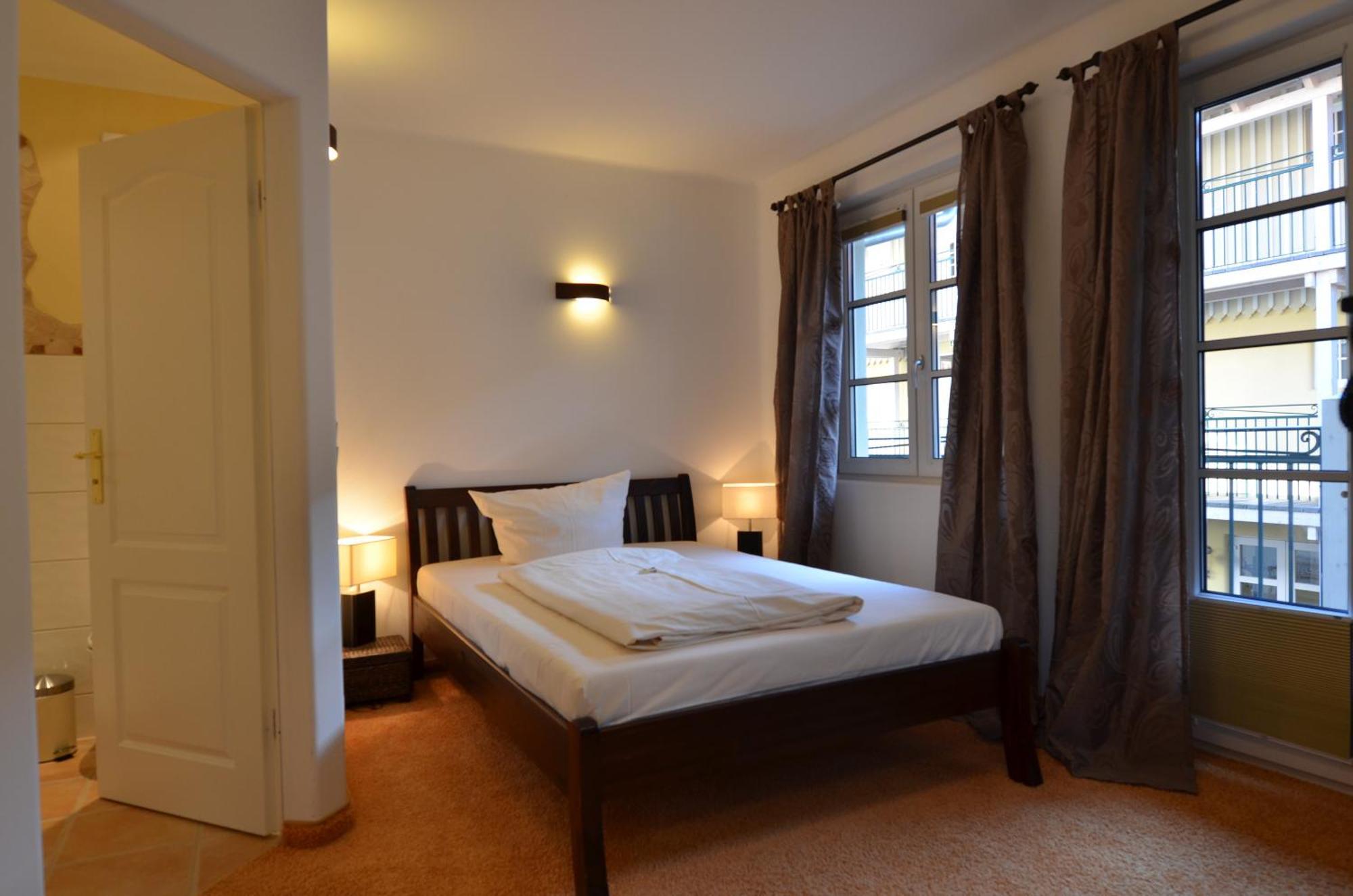 Landhaus Hotel โวลฟรัทส์เฮาเซิน ภายนอก รูปภาพ