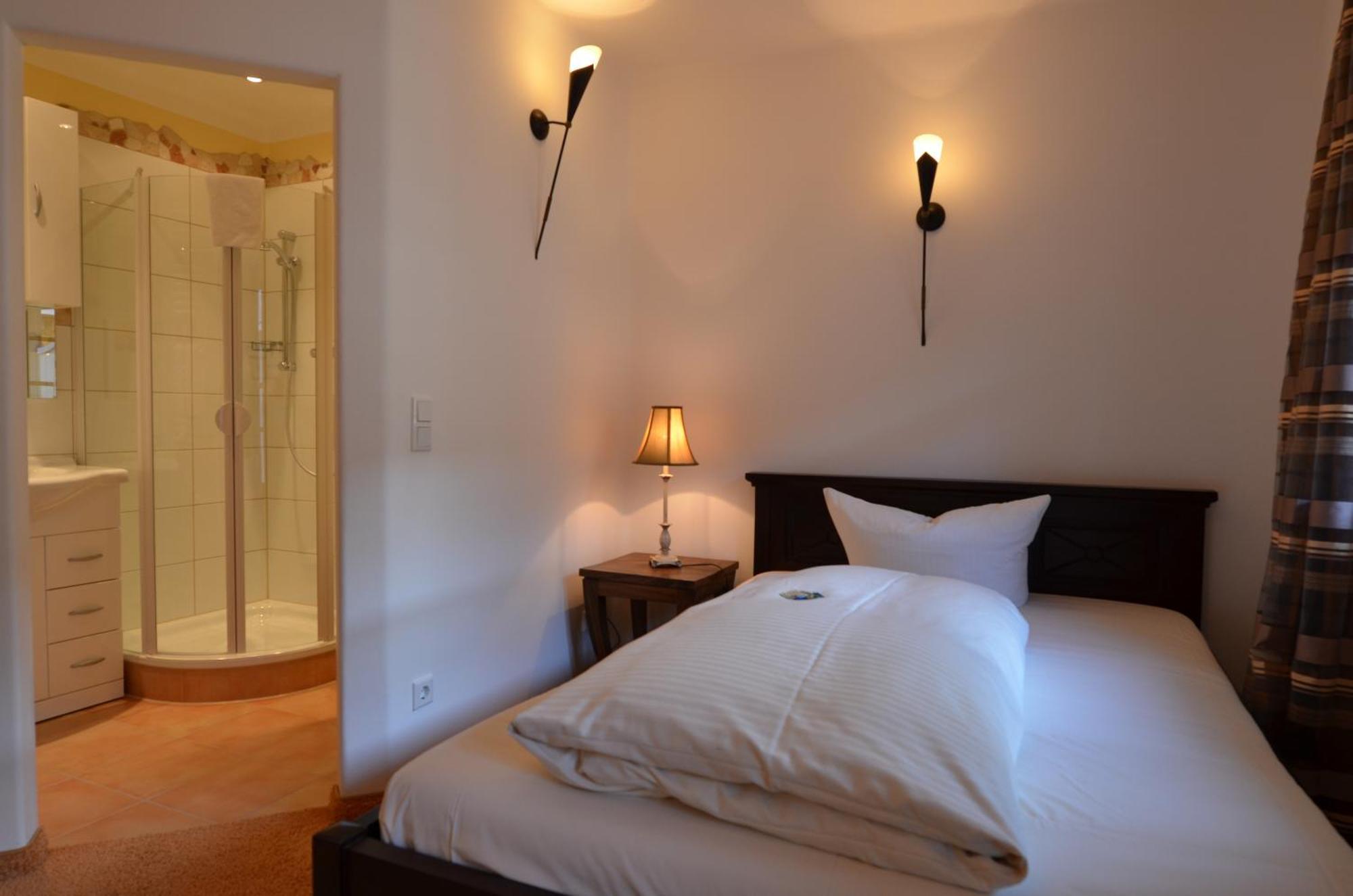 Landhaus Hotel โวลฟรัทส์เฮาเซิน ภายนอก รูปภาพ