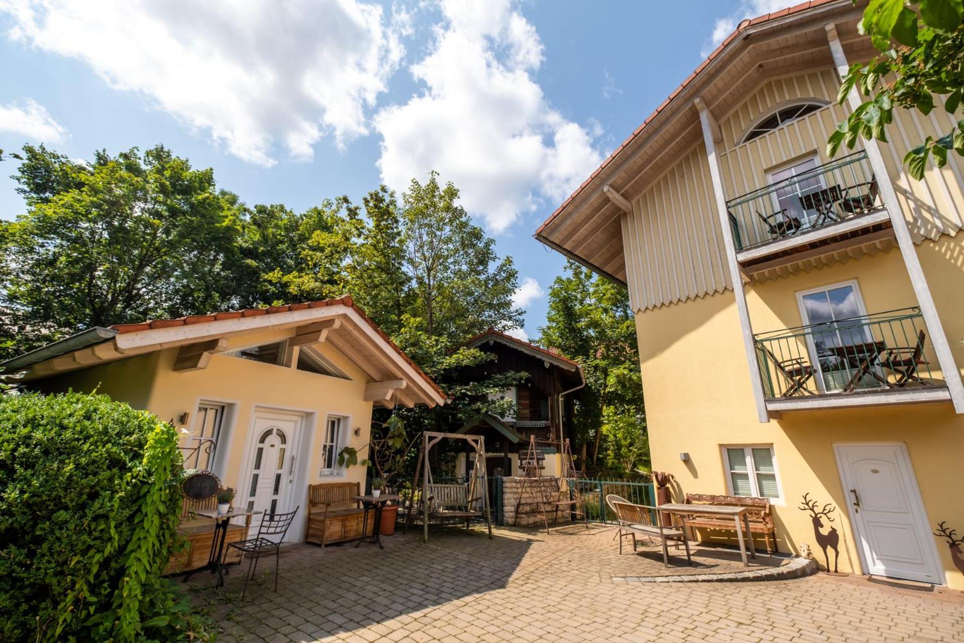 Landhaus Hotel โวลฟรัทส์เฮาเซิน ภายนอก รูปภาพ