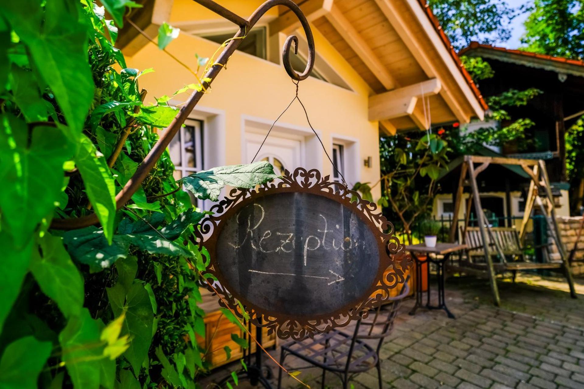 Landhaus Hotel โวลฟรัทส์เฮาเซิน ภายนอก รูปภาพ