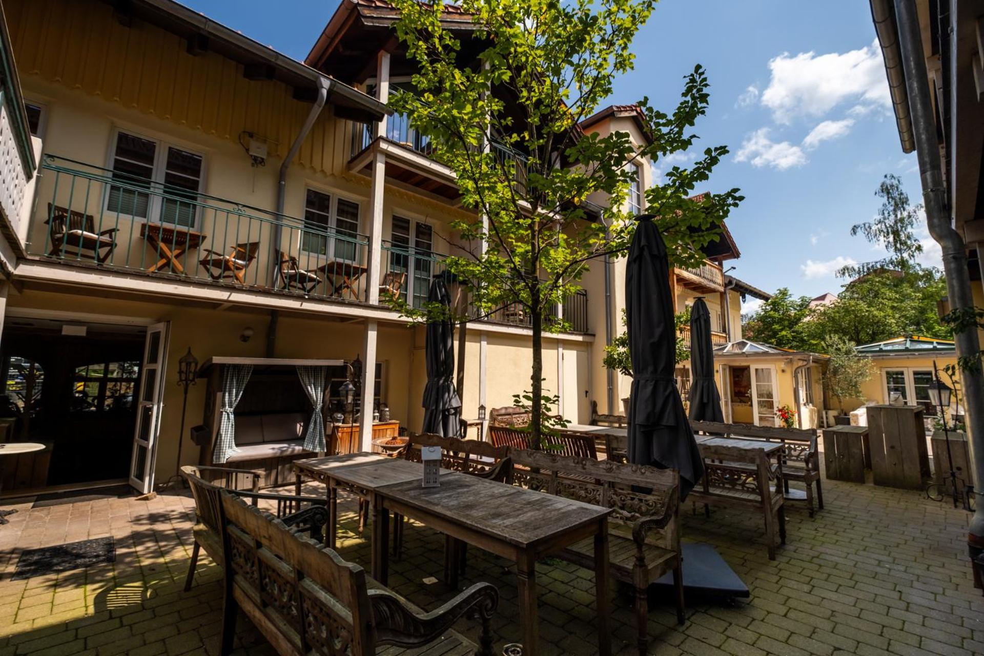 Landhaus Hotel โวลฟรัทส์เฮาเซิน ภายนอก รูปภาพ