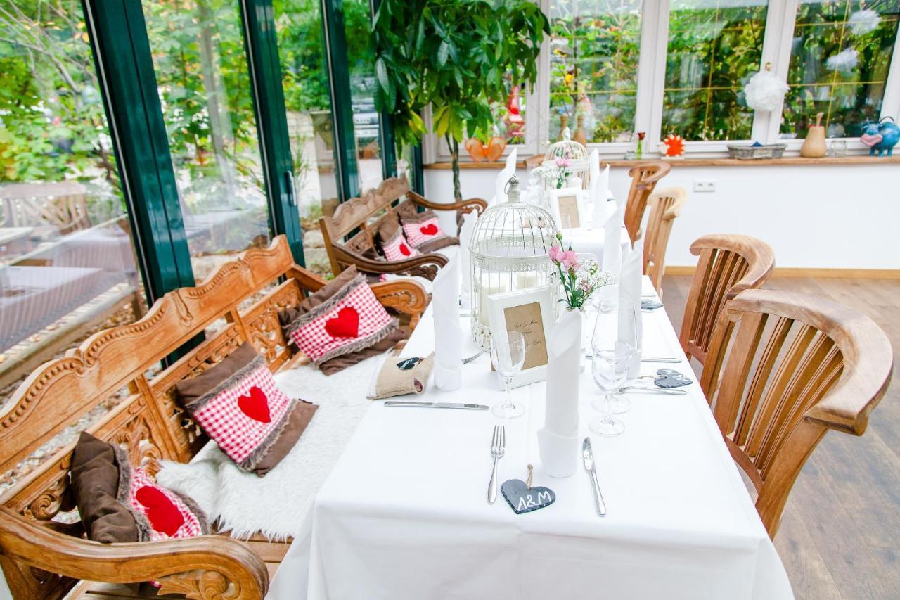 Landhaus Hotel โวลฟรัทส์เฮาเซิน ภายนอก รูปภาพ