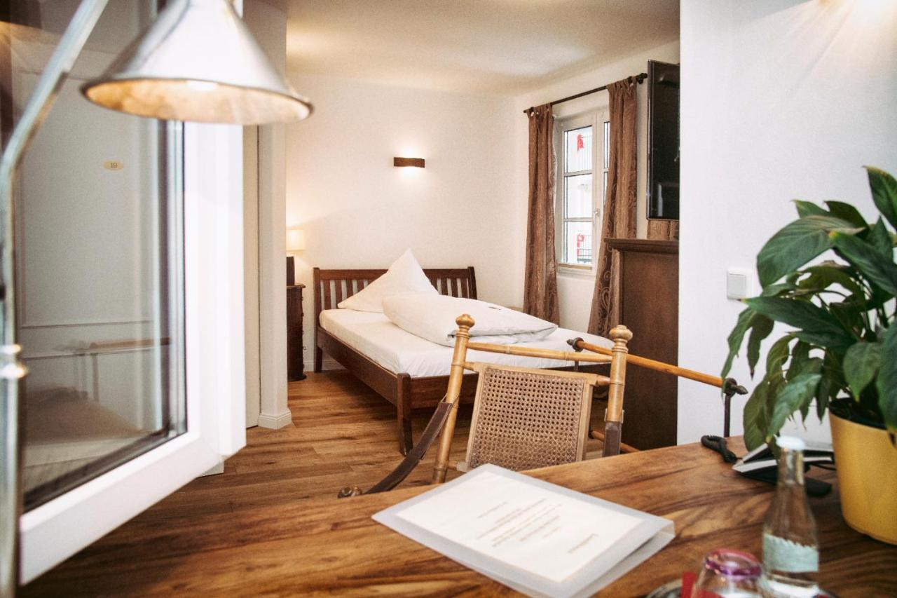 Landhaus Hotel โวลฟรัทส์เฮาเซิน ภายนอก รูปภาพ